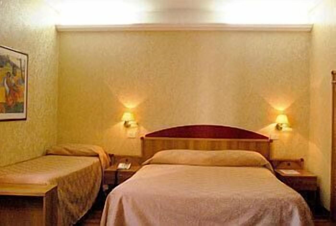 Phi Ambra Hotel 3*