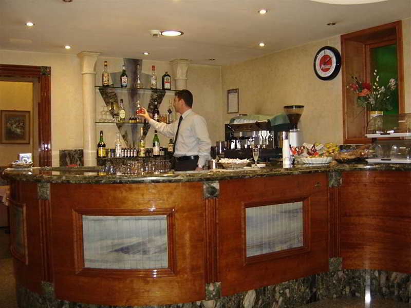 Phi Ambra Hotel 3*